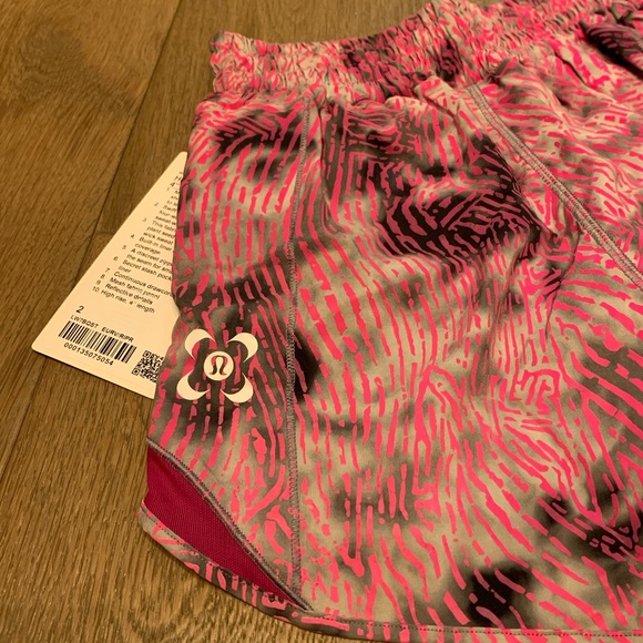 Lululemon Seawheeze After Dusk Reflective Ripened Raspberry Hotty hot shorts - Picture 6 of 8